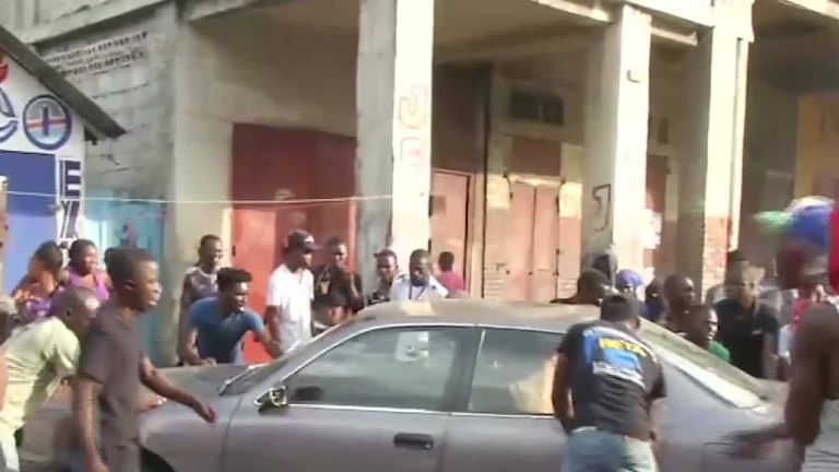 Selon la police, six personnes sont mortes et au moins cinq blessées lors de manifestations organisées en Haïti pour protester contre des allégations de détournement de fonds d'un programme vénézuélien fournissant du pétrole subventionné au pays.

