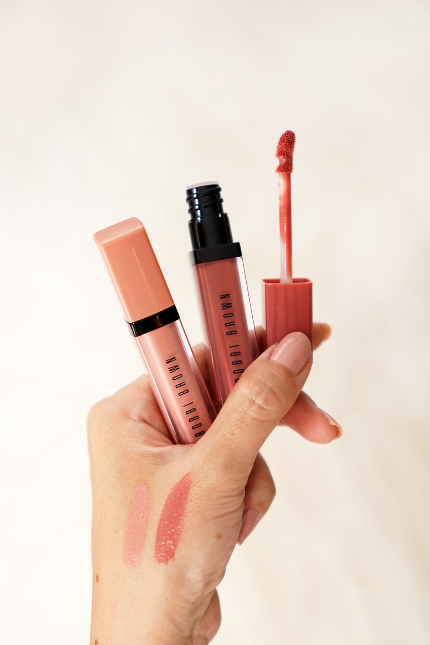 Examen de baume pour les lèvres écrasées Bobbi Brown et date de bébé litchi et juteuse | Le look book beauté