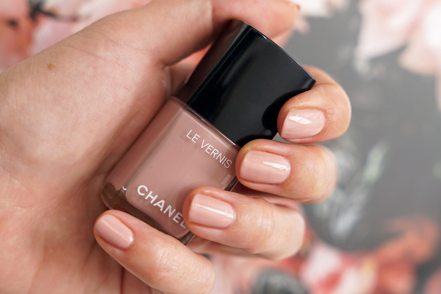 Échantillon de vernis à ongles Chanel Organdi, la meilleure couleur de vernis rose nude