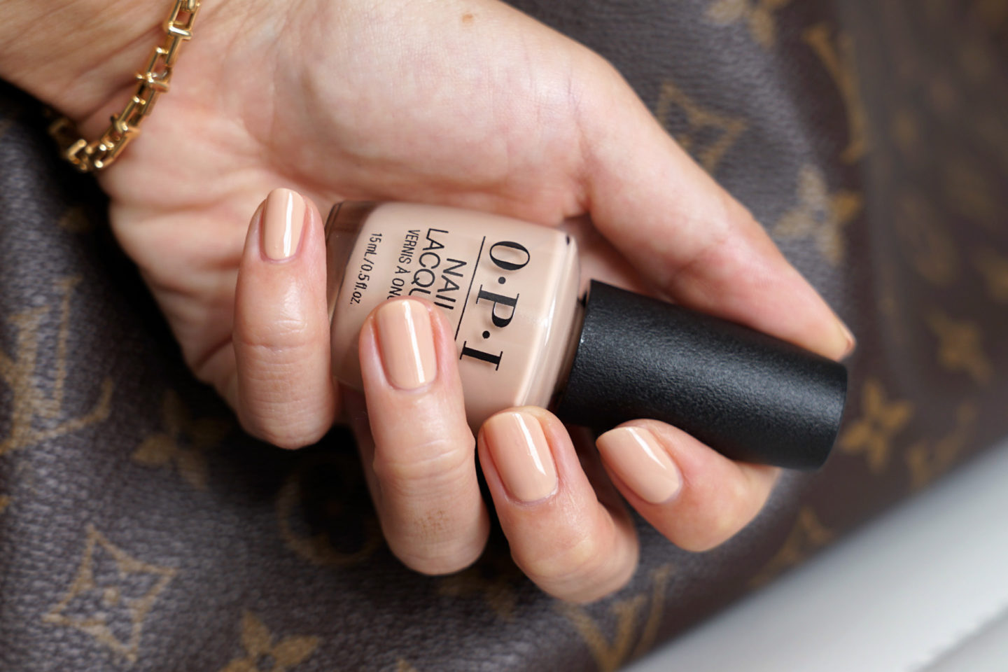 Échantillon de vernis à ongles sable samoan OPI, meilleur vernis pour nu
