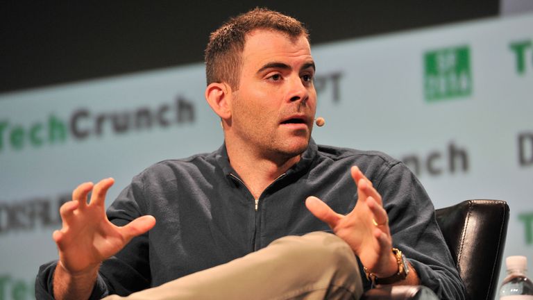 Adam Mosseri, vice-président de la gestion des produits chez Facebook, s'exprime sur scène lors de TechCrunch Disrupt SF 2016