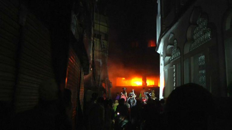 L'incendie s'est déclaré dans le quartier de Chawkbazar, à Old Dhaka 