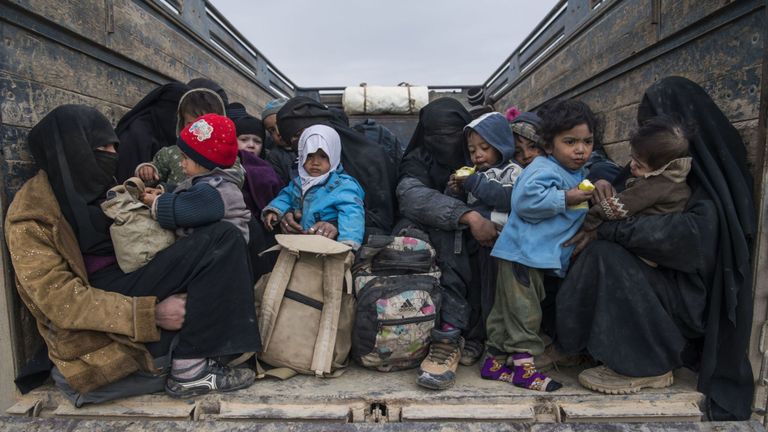 Femmes et enfants qui ont fui l'Etat islamique à Baghouz