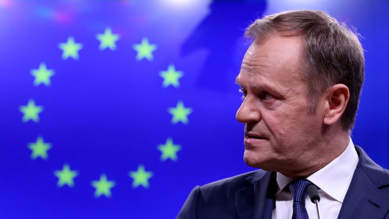 Le président du Conseil de l'UE, Donald Tusk, fait une déclaration après une réunion avec le Premier ministre irlandais, Leo Varadkar, au siège du Conseil européen à Bruxelles