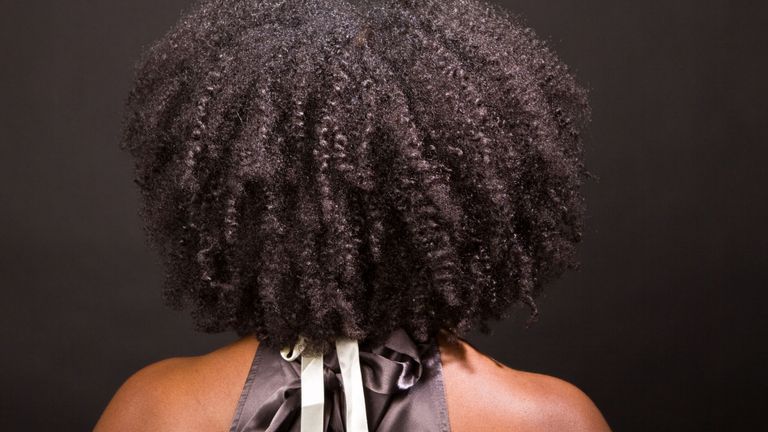 certaines écoles ont interdit les dreadlocks, les afros et autres façons de se coiffer