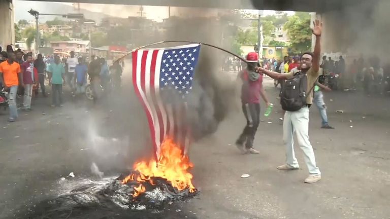 Les Haïtiens ont promis vendredi de continuer à manifester jusqu'à ce que le président Jovenel Moise démissionne, malgré l'annonce de mesures économiques à venir destinées à apaiser plus d'une semaine de manifestations violentes à travers le pays.