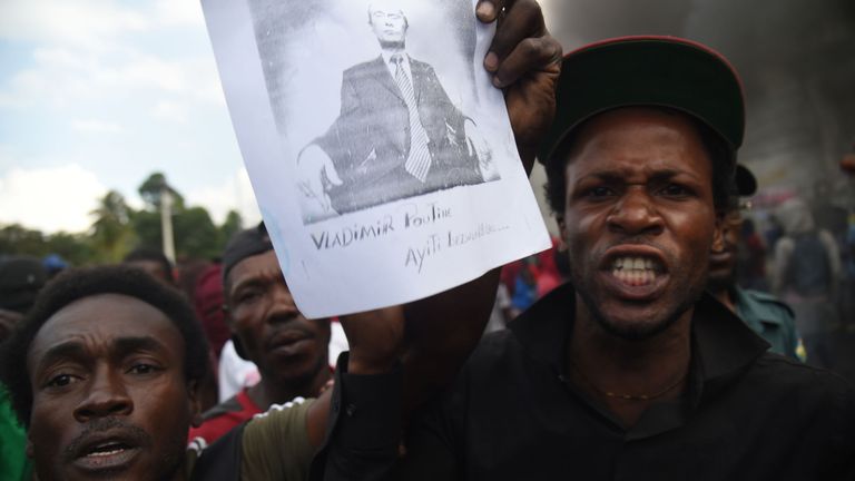 Certains manifestants à Port-au-Prince ont crié: "Longue vie à Poutine, avec les Américains".