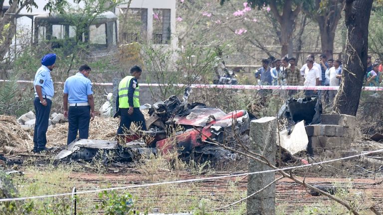 Un pilote a été tué après la collision de deux avions alors qu'il répétait pour un spectacle de voltige en Inde