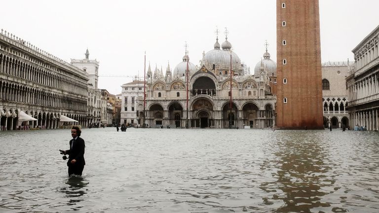 Inondations sur la place Saint-Marc à Venise