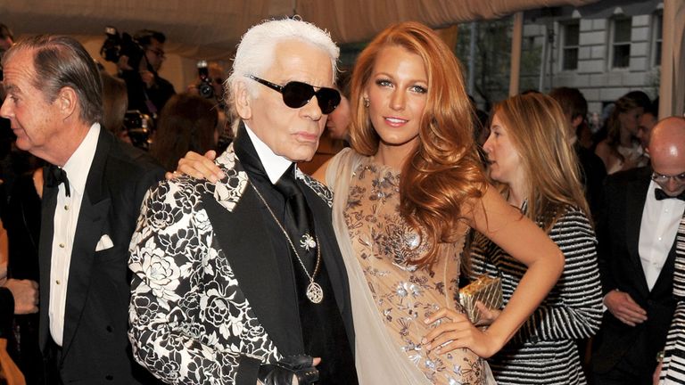 Karl Lagerfeld avec l'actrice Blake Lively en 2011