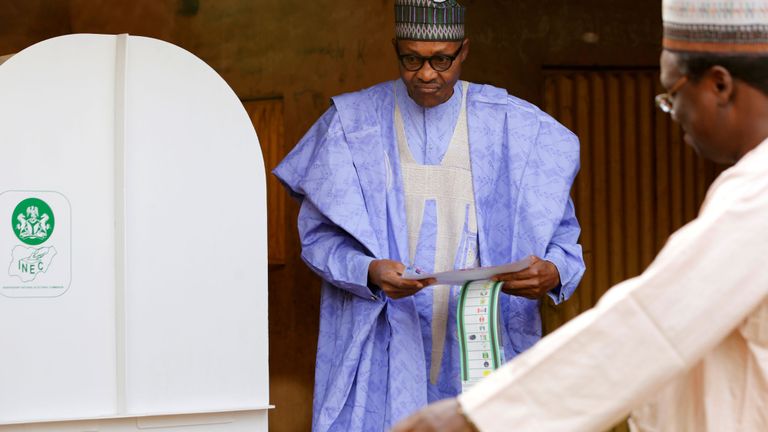 Le président Muhammadu Buhari vote