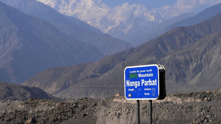 La montagne - la neuvième plus haute du monde - est notoirement dangereuse
