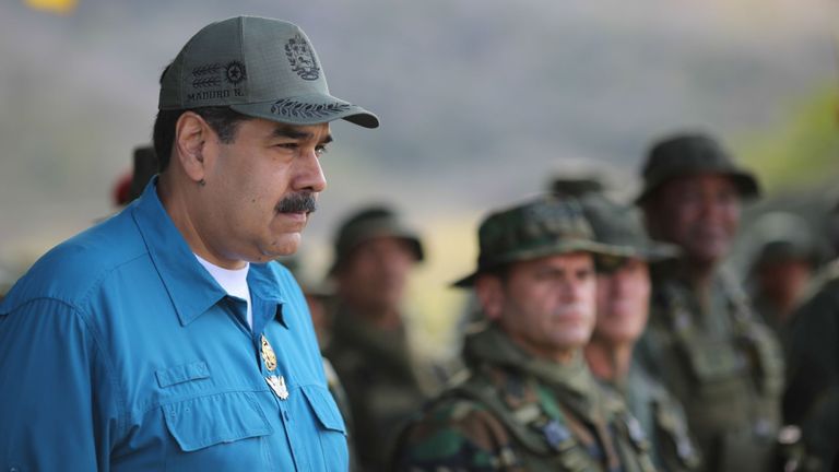 Nicolas Maduro a maintenu le soutien de son armée en période de test