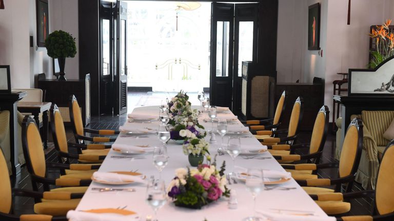 La table dressée pour le déjeuner qui ne s'est pas passé à Hanoi