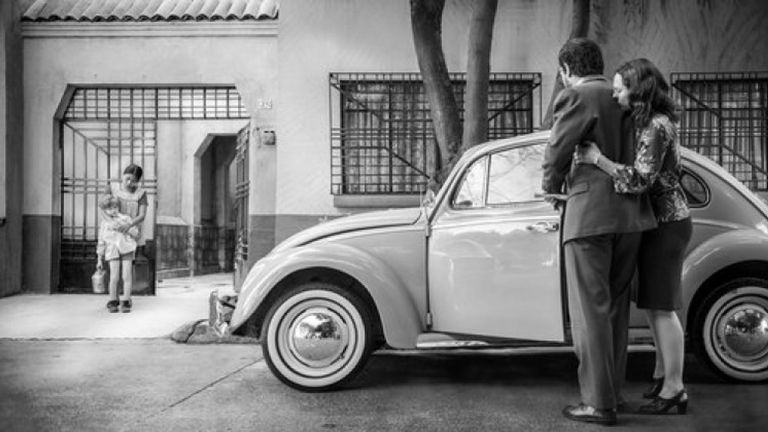 L’histoire semi-autobiographique de Roma, Alfonso Cuarón, qui raconte sa propre éducation à Mexico, suit la vie d’une femme de ménage vivante d’une famille de la classe moyenne.