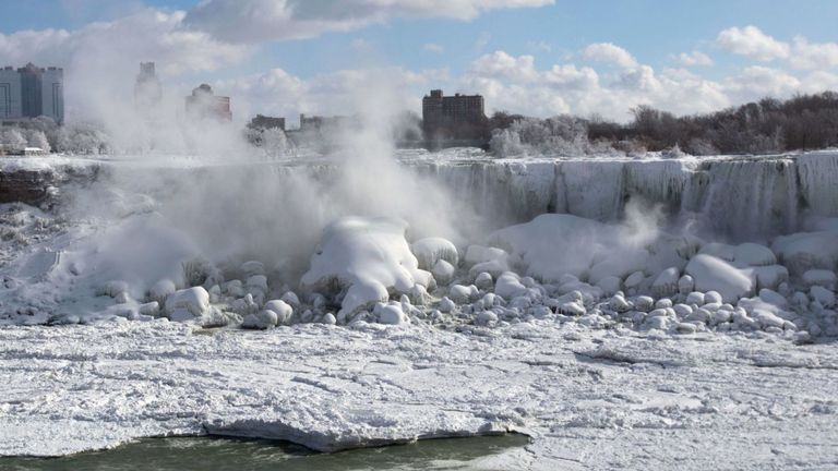 Niagara Falls a gelé le camp américain