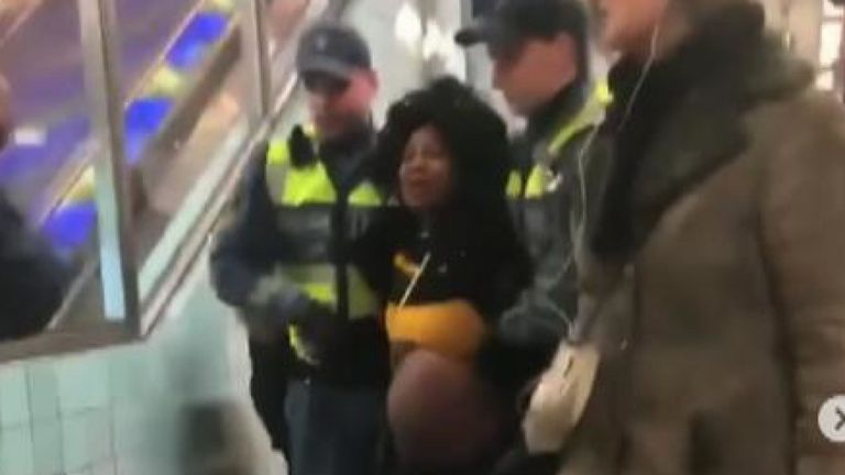 La femme a été escortée sur le quai. Pic: Instagram