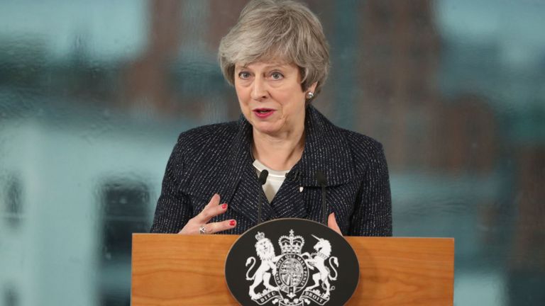Theresa May s'entretient avec des représentants d'entreprises d'Allstate à Belfast au sujet de ses projets pour le Brexit