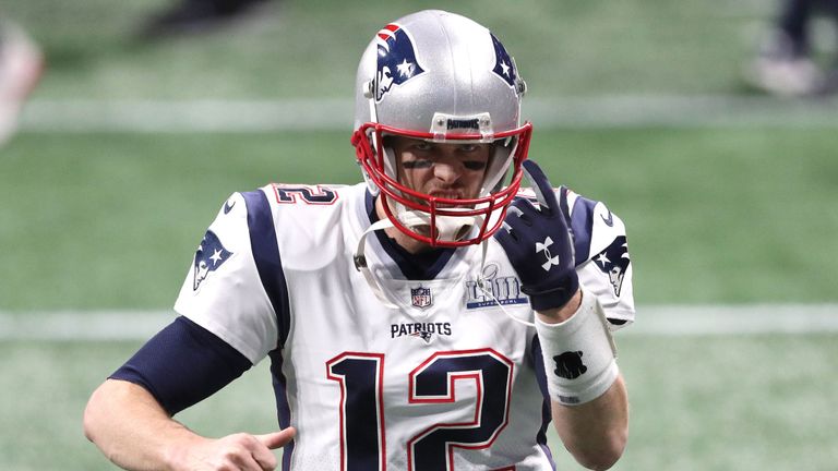 Tom Brady se réchauffe devant le Super Bowl