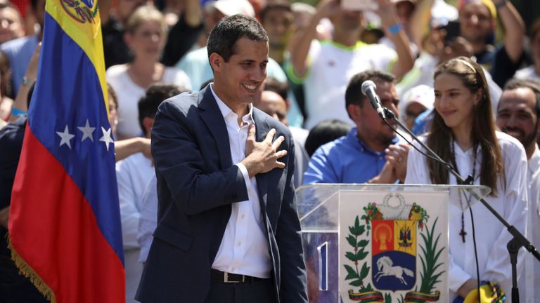 Les États-Unis et l'Union européenne ont déjà reconnu le leadership de Juan Guaido, qui tente d'évincer M. Maduro.