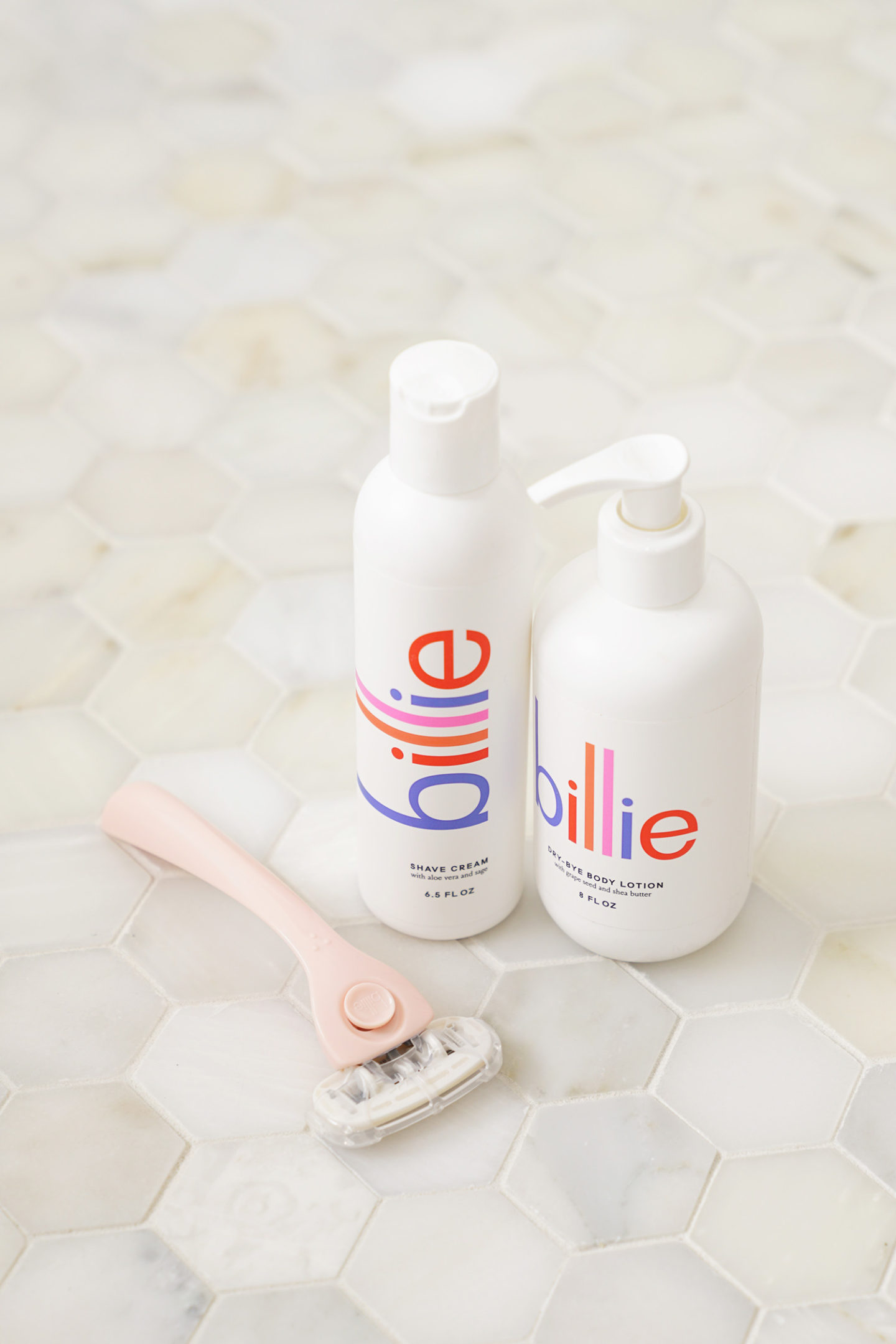 Billie Razor, la crème de rasage et la lotion sèche au revoir via le livre de correspondance de la beauté