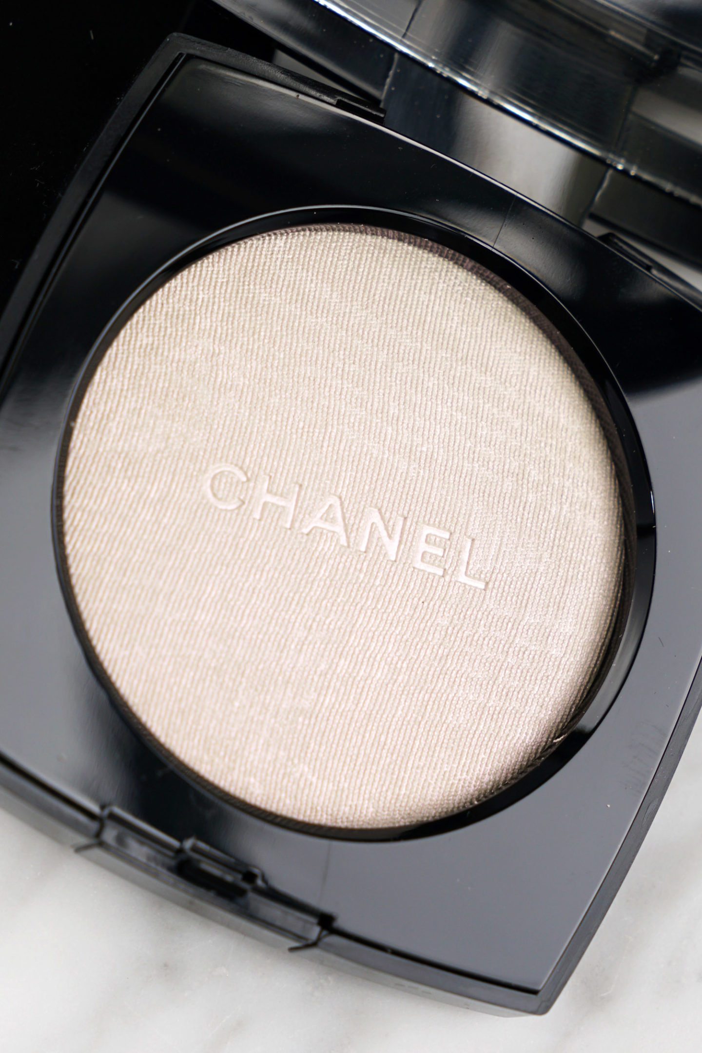Chanel Poudre Lumière à l'Opale Blanche