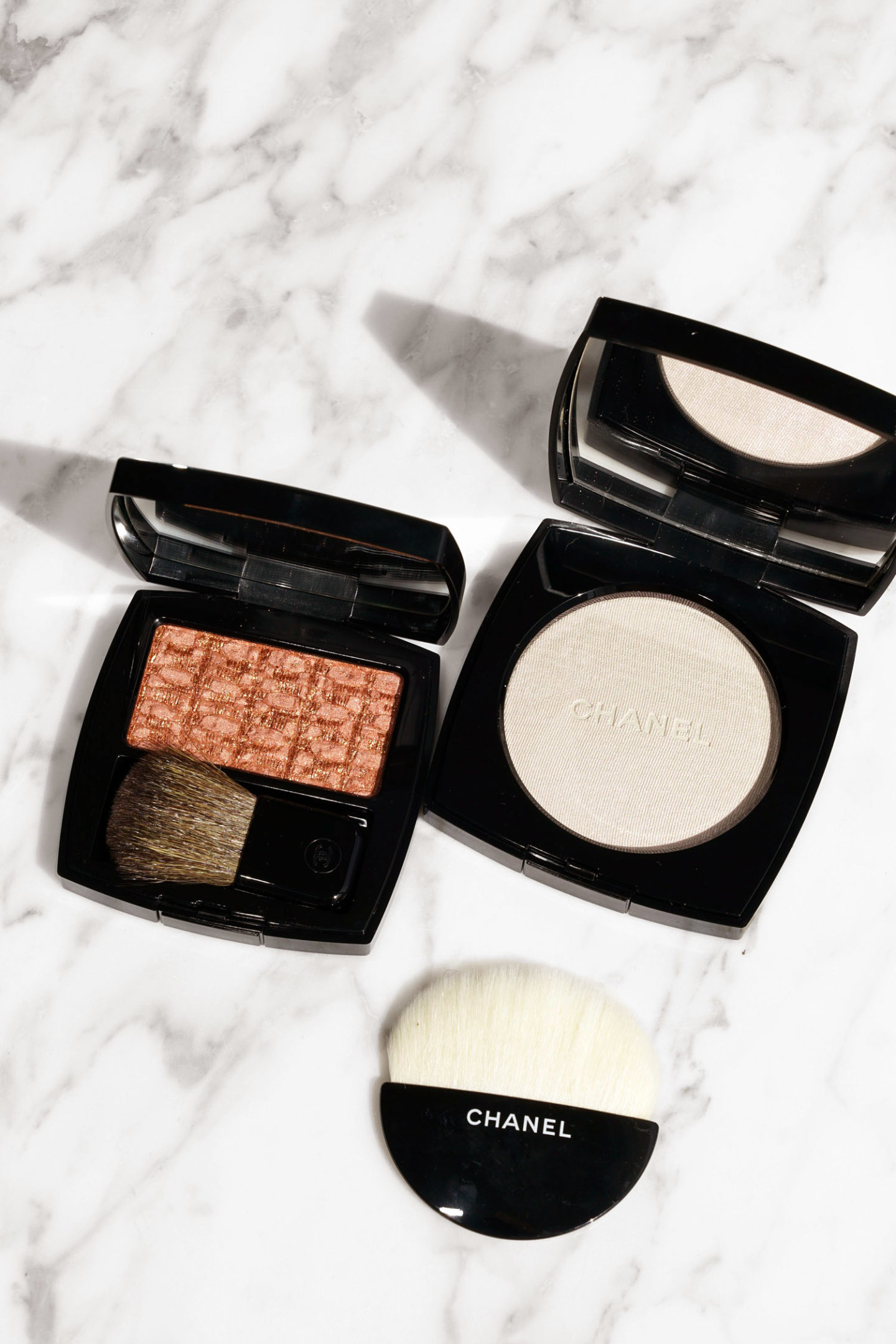 Chanel Les Tissages Tweed Beige et Poudre Lumière en Opale Blanche
