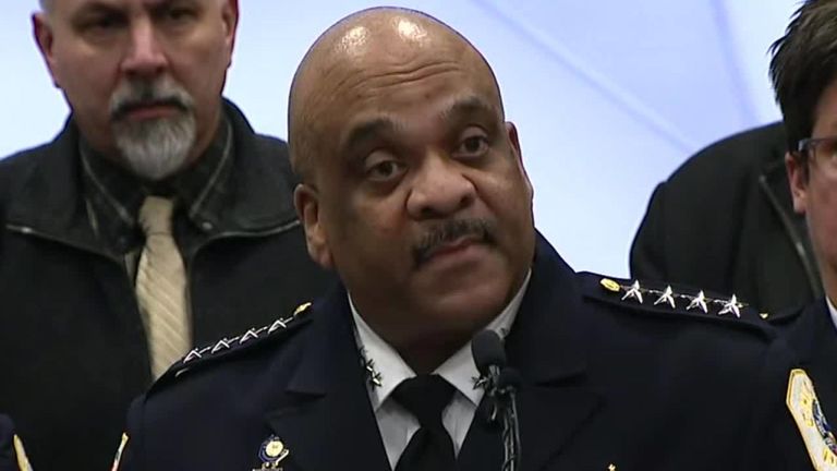 Le surintendant Eddie Johnson lors d'une conférence de presse