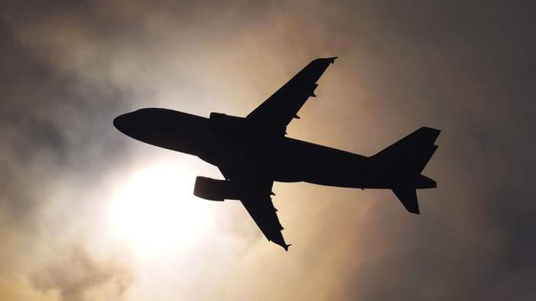 Un avion de passagers peu après le décollage