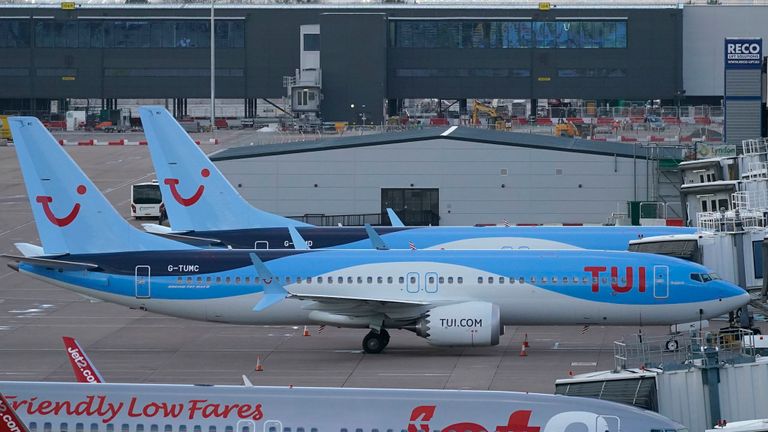 Un Boeing 737 MAX 8 TUI à l'aéroport de Manchester après l'échouement des avions