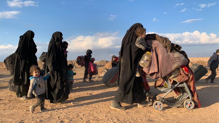 De nombreuses personnes qui partent sont membres de la famille de combattants de l'EI