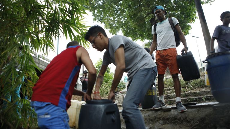 Les nouvelles se répandent rapidement au sujet de cette source d'eau