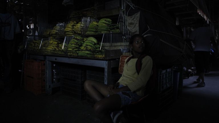Le marché de Chacao est dans le noir à cause de la coupure de courant du Venezuela