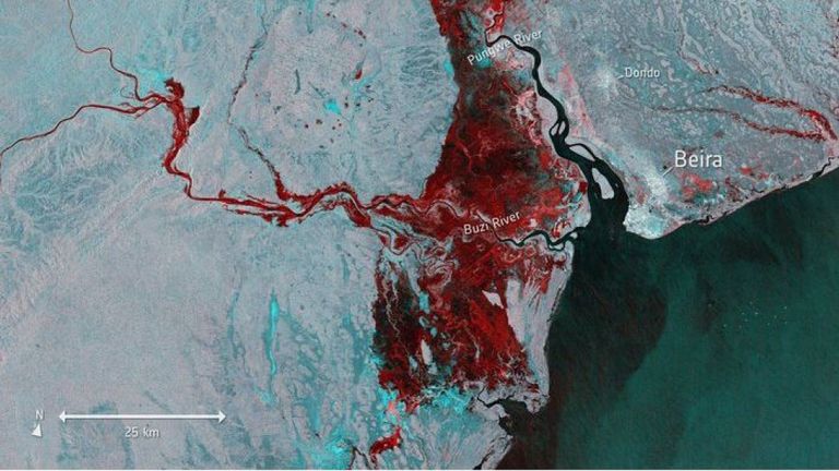 Une image satellite montre l'étendue des inondations, mise en évidence en rouge, autour de Beira au Mozambique. Pic: Agence spatiale européenne 