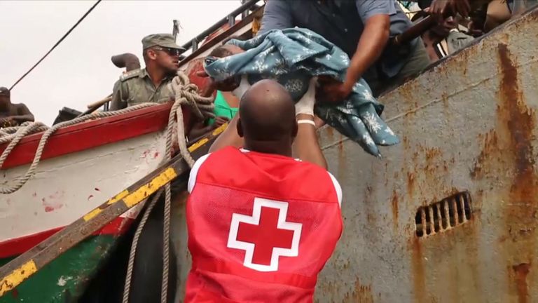 Des travailleurs de la Croix-Rouge du Mozambique et de pays européens ont aidé les personnes déplacées.