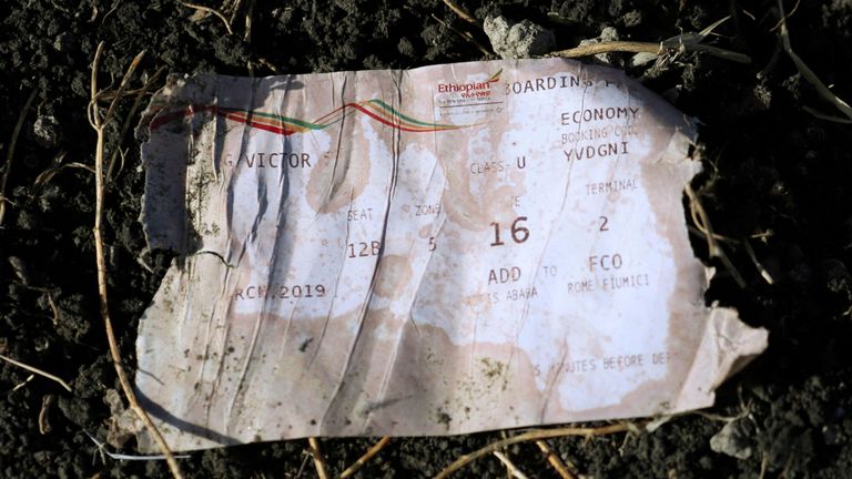 Une carte d'embarquement trouvée sur le site de l'accident