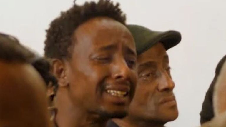 Les personnes en deuil rendent hommage à l'équipage du vol condamné d'Ethiopia Airlines