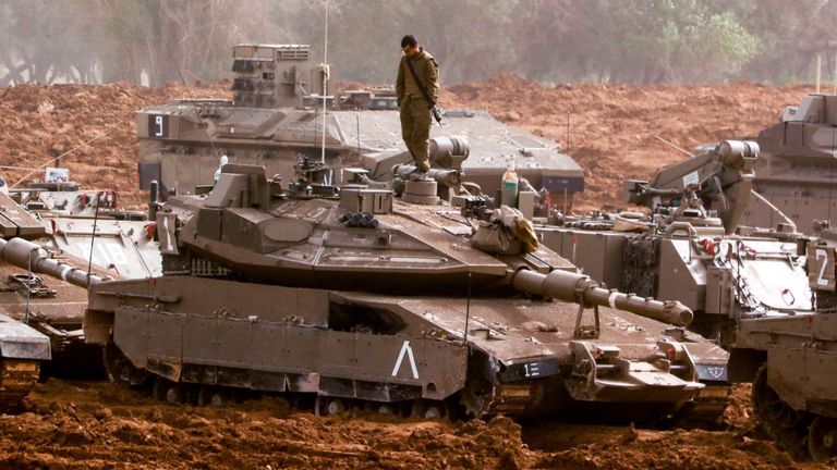 Des chars israéliens ont été vus près de la barrière frontalière 