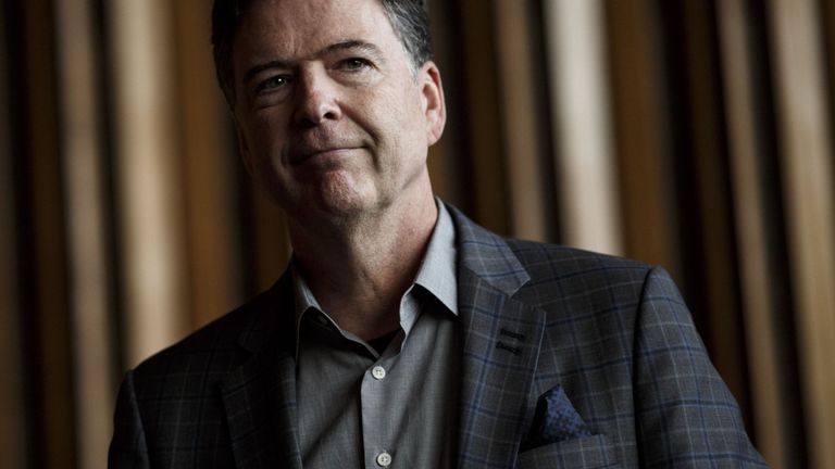 James Comey dit qu'il a accepté de s'asseoir dans l'obscurité.