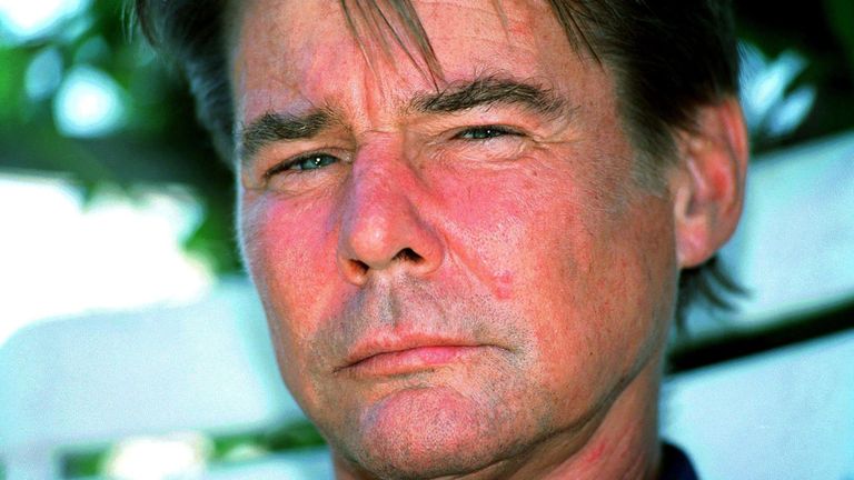 L'acteur a eu la moitié inférieure de sa jambe droite amputée dans sa vie ultérieure