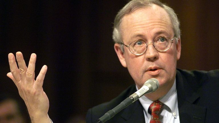 Lorsque l'avocat indépendant Kenneth Starr a publié son enquête sur le président Bill Clinton en 1998, les politiciens et les journalistes avaient un document juteux de 453 pages à parcourir.