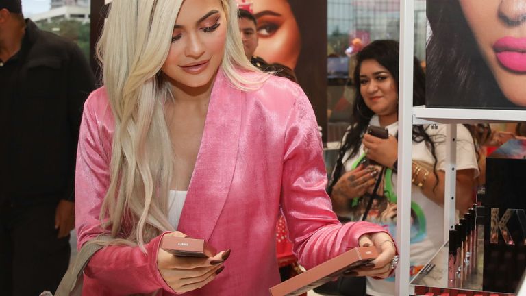 Kylie Jenner assiste au lancement de sa gamme dans un magasin Ulta Beauty au Texas