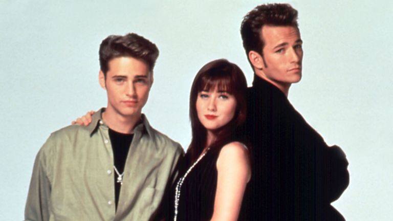 Jason Priestley, Shannen Doherty et Luke Perry sont célèbres dans le drame des années 1990