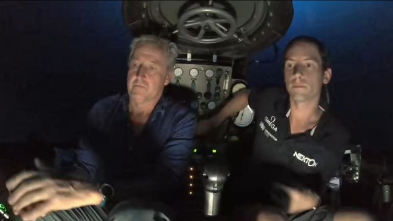 Mark Austin diffuse à 250 m sous l'océan Indien