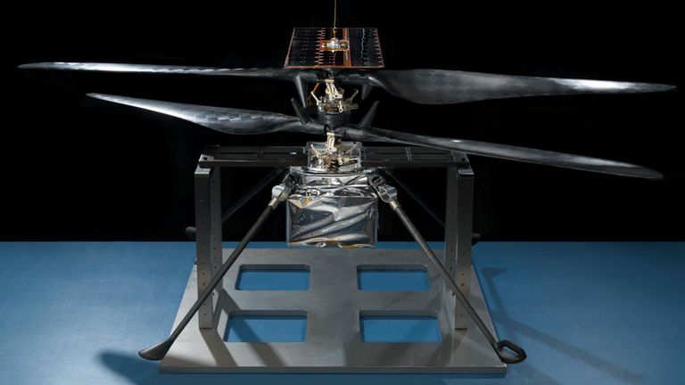 Hélicoptère Mars de la NASA dans une salle blanche du laboratoire de propulsion par réaction de la NASA à Pasadena, en Californie