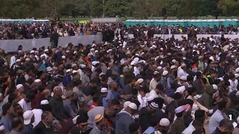 Des milliers de personnes se sont rassemblées pour la veillée