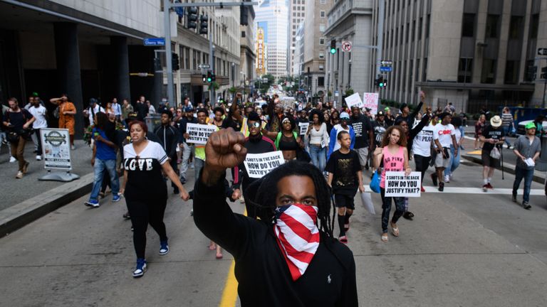 Trey Willis, 32 ans, de Washington, en Pennsylvanie, lors d'une manifestation appelant à ce que justice soit rendue à Antwon, tenue en juin