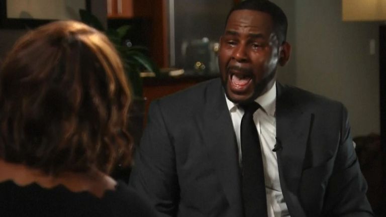Robert Kelly (R Kelly) a été emprisonné à Chicago pour avoir versé une pension alimentaire non payée.
