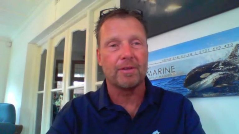 Rainer Schimpf a été attrapé par une baleine et a craché de nouveau