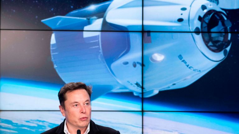 Le chef de SpaceX, Elon Musk, s'exprimant lors d'une conférence de presse après le lancement de la mission de démonstration du dragon à équipage SpaceX au Centre spatial Kennedy de Floride le 2 mars 2019. - La NASA et SpaceX ont célébré le lancement réussi d'une nouvelle capsule d'astronaute le 2 mars long trajet aller-retour vers la Station spatiale internationale - une étape essentielle vers la reprise des vols spatiaux habités à partir du sol américain après une pause de huit ans. (Photo de Jim WATSON / AFP) (Le crédit photo devrait correspondre à JIM WATSON / AFP / Getty Images)
